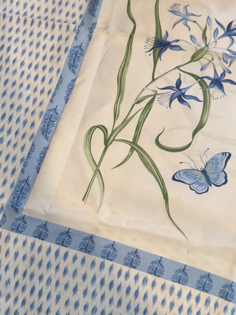 Yves Delorme Paris Silk Scarf Hand Rolled Edge - Picture 5 of 6
